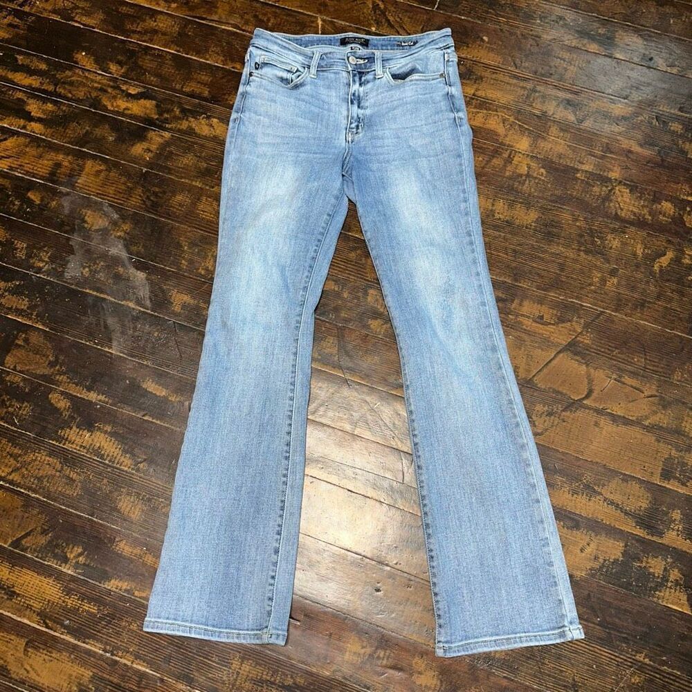 Judy Blue bootcut light wash stretchy distressed 7/28 jeans